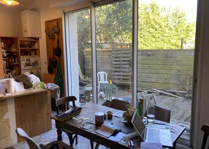 Dans Un Avec Jardin *