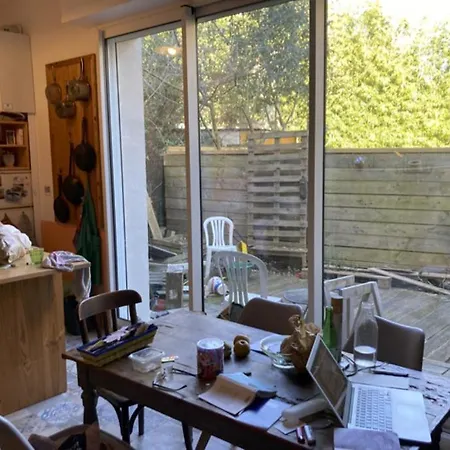 Dans Un Avec Jardin *
